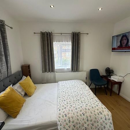 Luxury Ensuite 2Nd Studio Flat With Great Views In Keedonwood Road With Fully Own Bathroom Newly Added And Private Kitchenette Bromley Exteriér fotografie