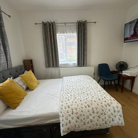 Luxury Ensuite 2Nd Studio Flat With Great Views In Keedonwood Road With Fully Own Bathroom Newly Added And Private Kitchenette Bromley Exteriér fotografie