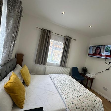 Luxury Ensuite 2Nd Studio Flat With Great Views In Keedonwood Road With Fully Own Bathroom Newly Added And Private Kitchenette Bromley Exteriér fotografie