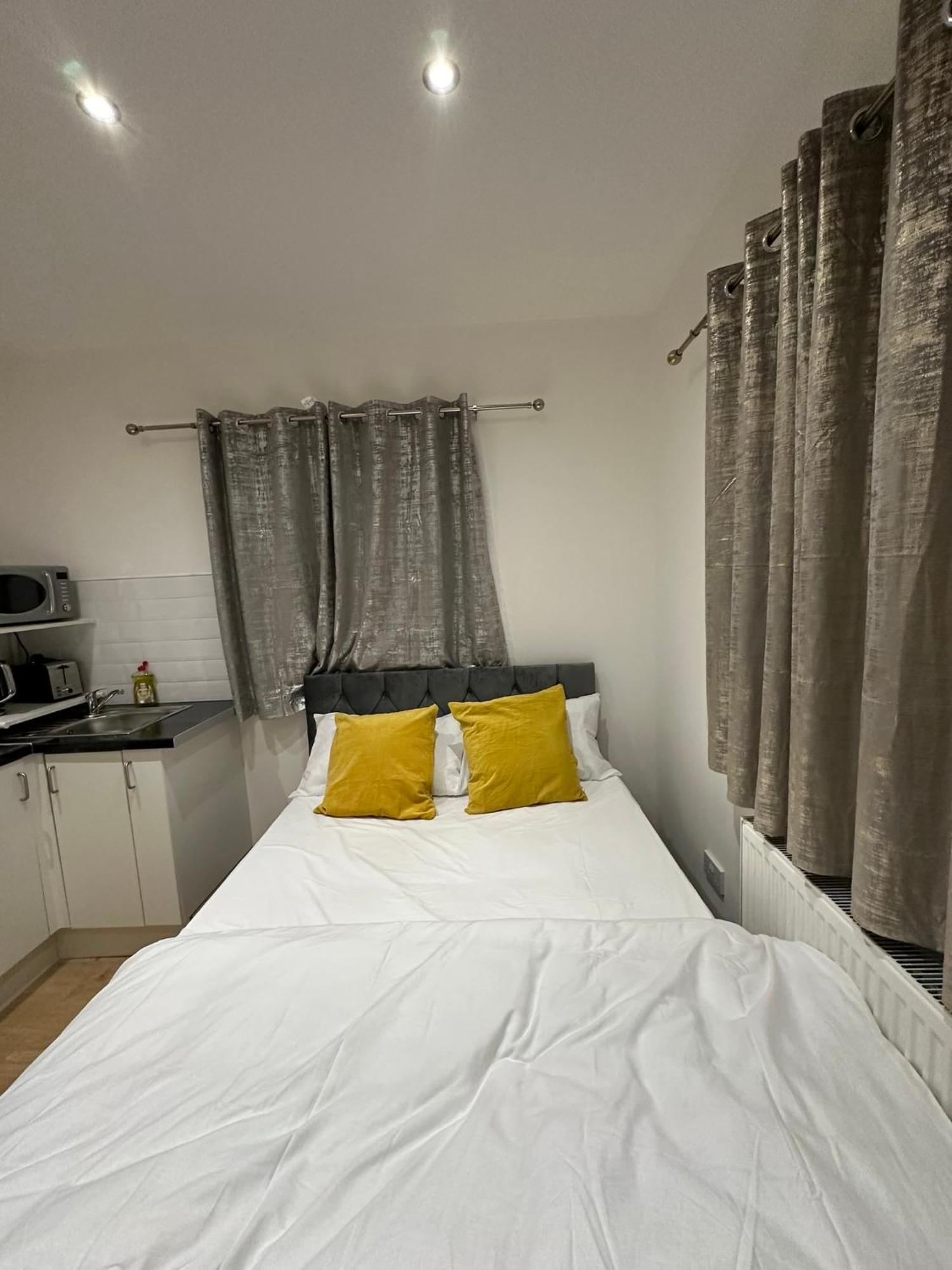 Luxury Ensuite 2Nd Studio Flat With Great Views In Keedonwood Road With Fully Own Bathroom Newly Added And Private Kitchenette Bromley Exteriér fotografie