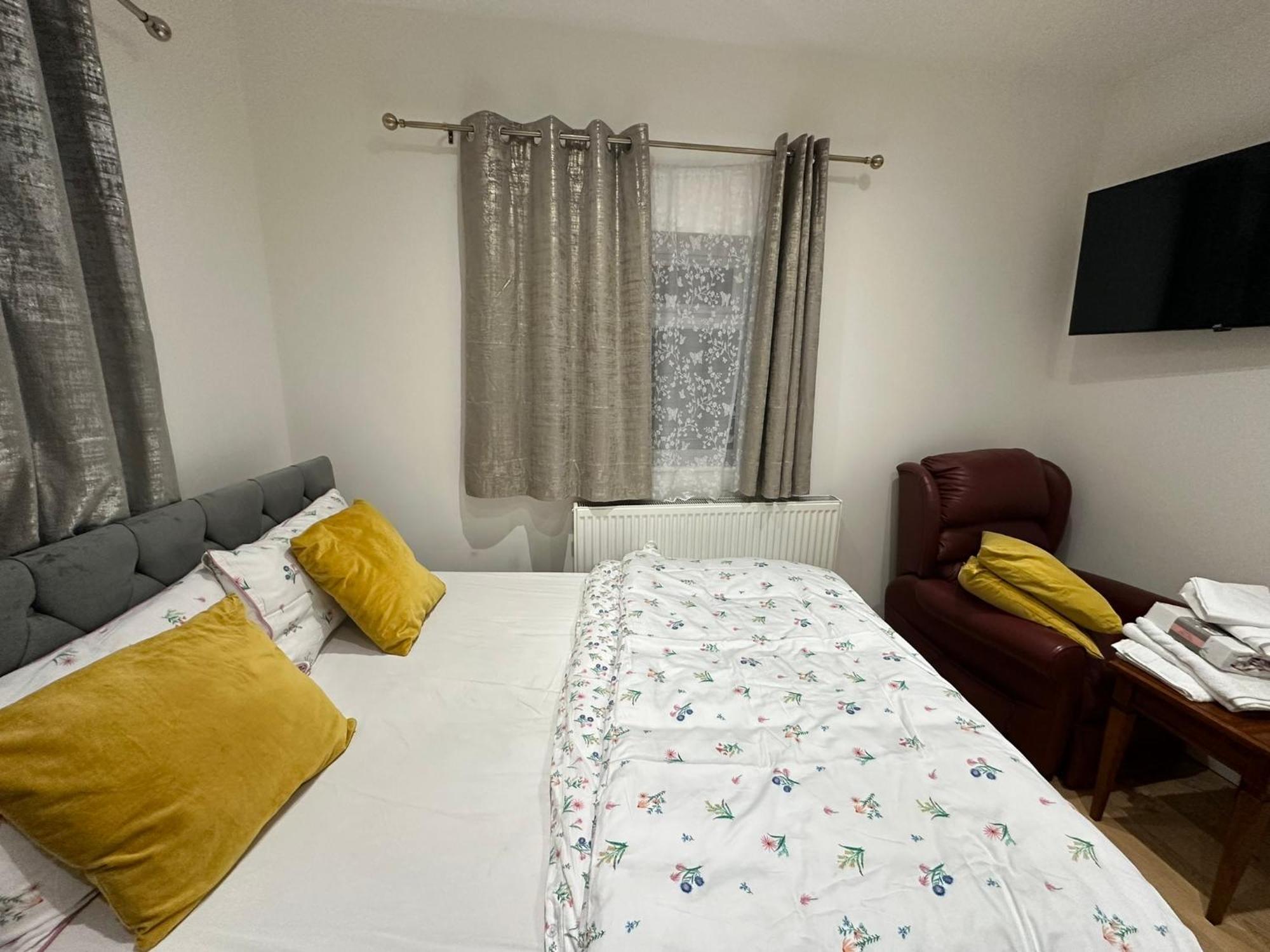 Luxury Ensuite 2Nd Studio Flat With Great Views In Keedonwood Road With Fully Own Bathroom Newly Added And Private Kitchenette Bromley Exteriér fotografie