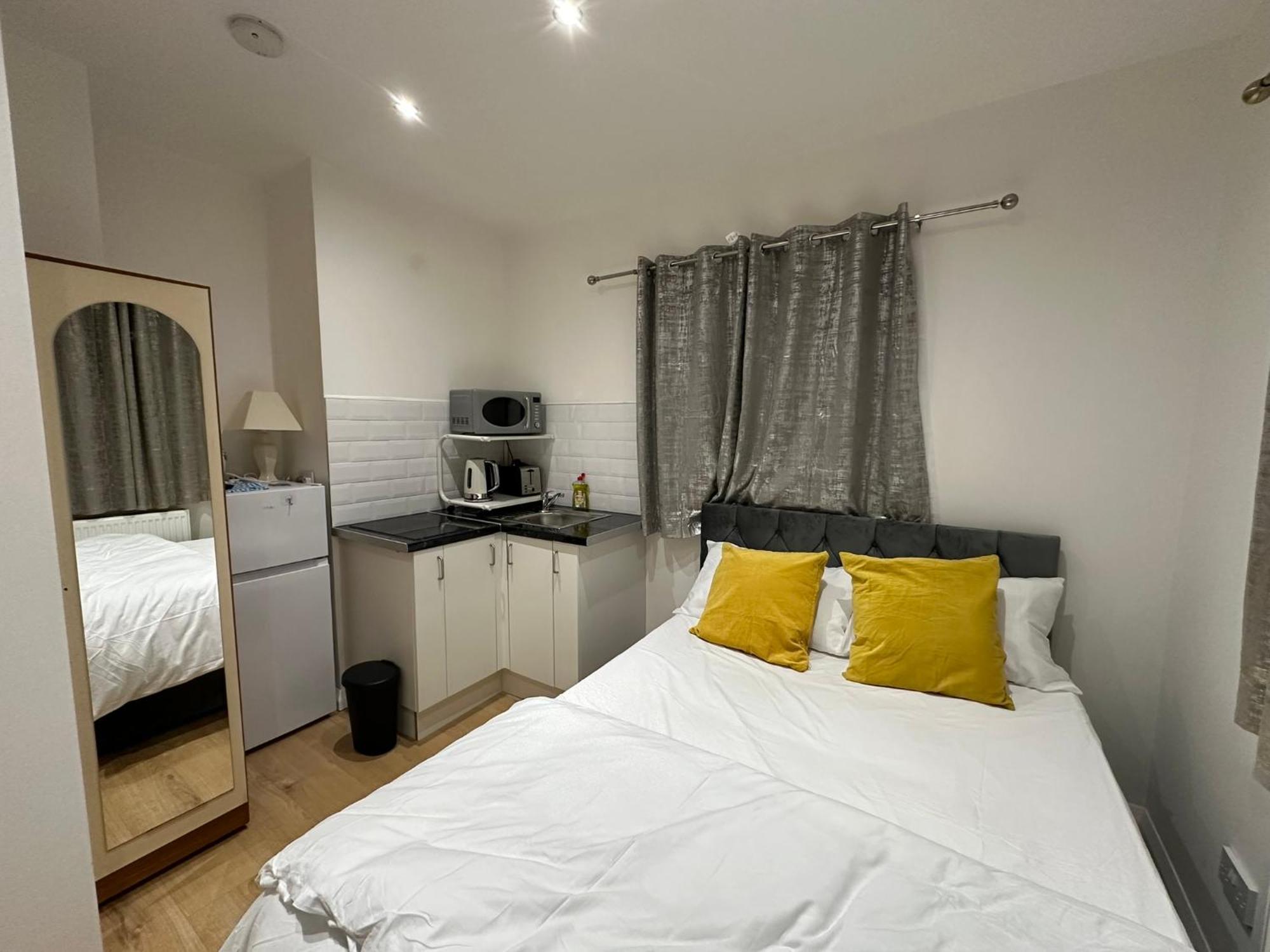 Luxury Ensuite 2Nd Studio Flat With Great Views In Keedonwood Road With Fully Own Bathroom Newly Added And Private Kitchenette Bromley Exteriér fotografie