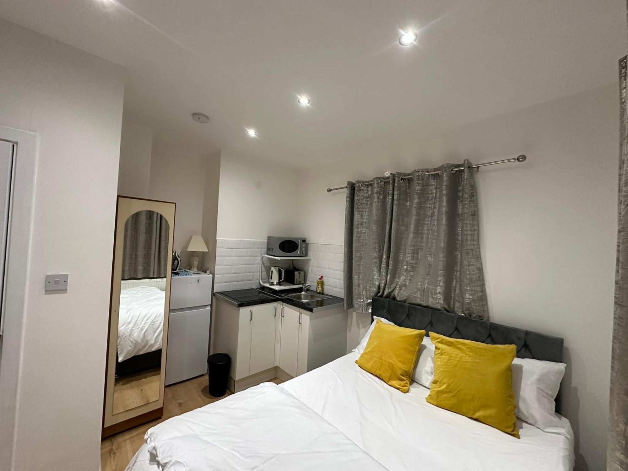 Luxury Ensuite 2Nd Studio Flat With Great Views In Keedonwood Road With Fully Own Bathroom Newly Added And Private Kitchenette Bromley Exteriér fotografie