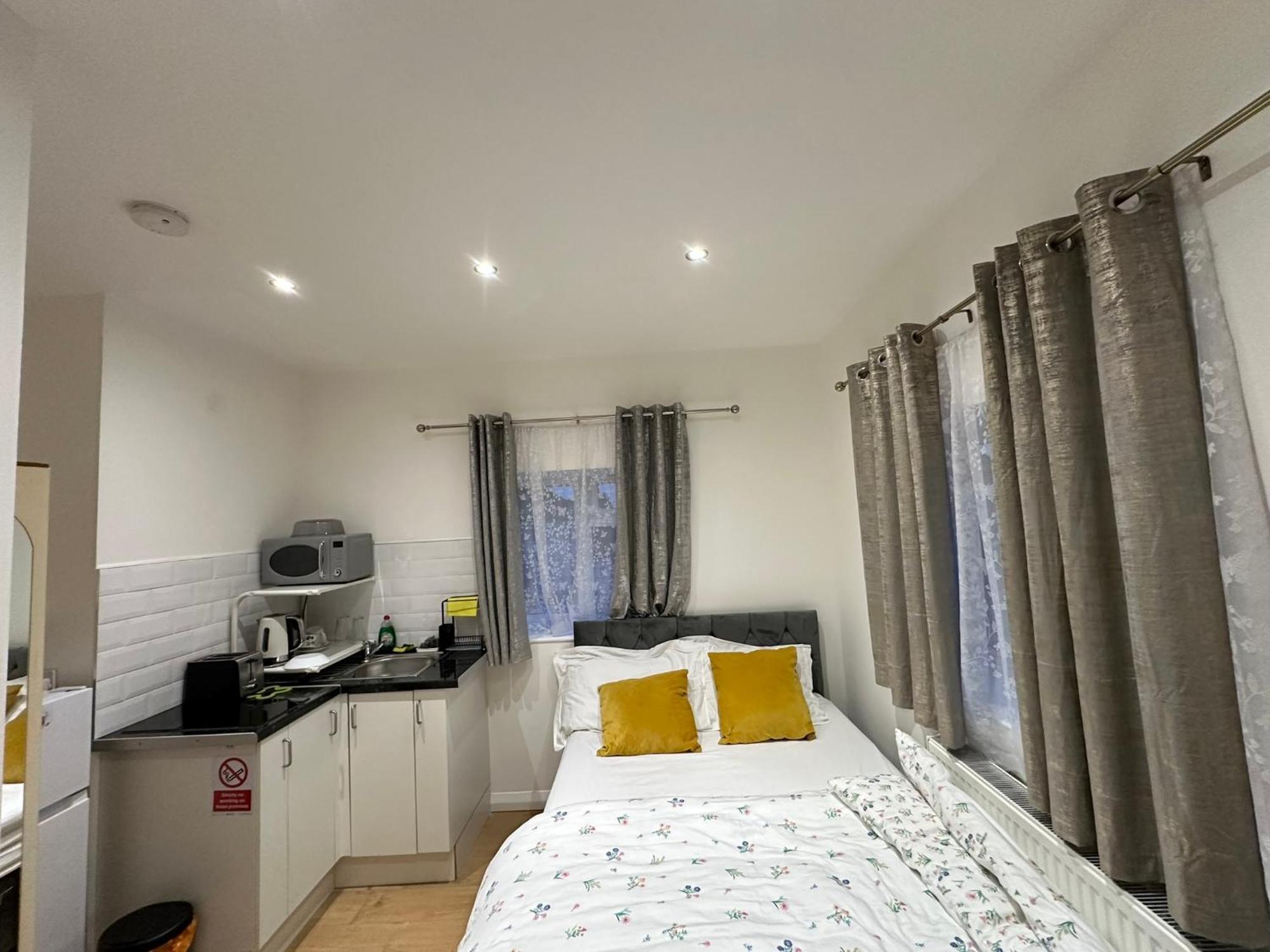 Luxury Ensuite 2Nd Studio Flat With Great Views In Keedonwood Road With Fully Own Bathroom Newly Added And Private Kitchenette Bromley Exteriér fotografie
