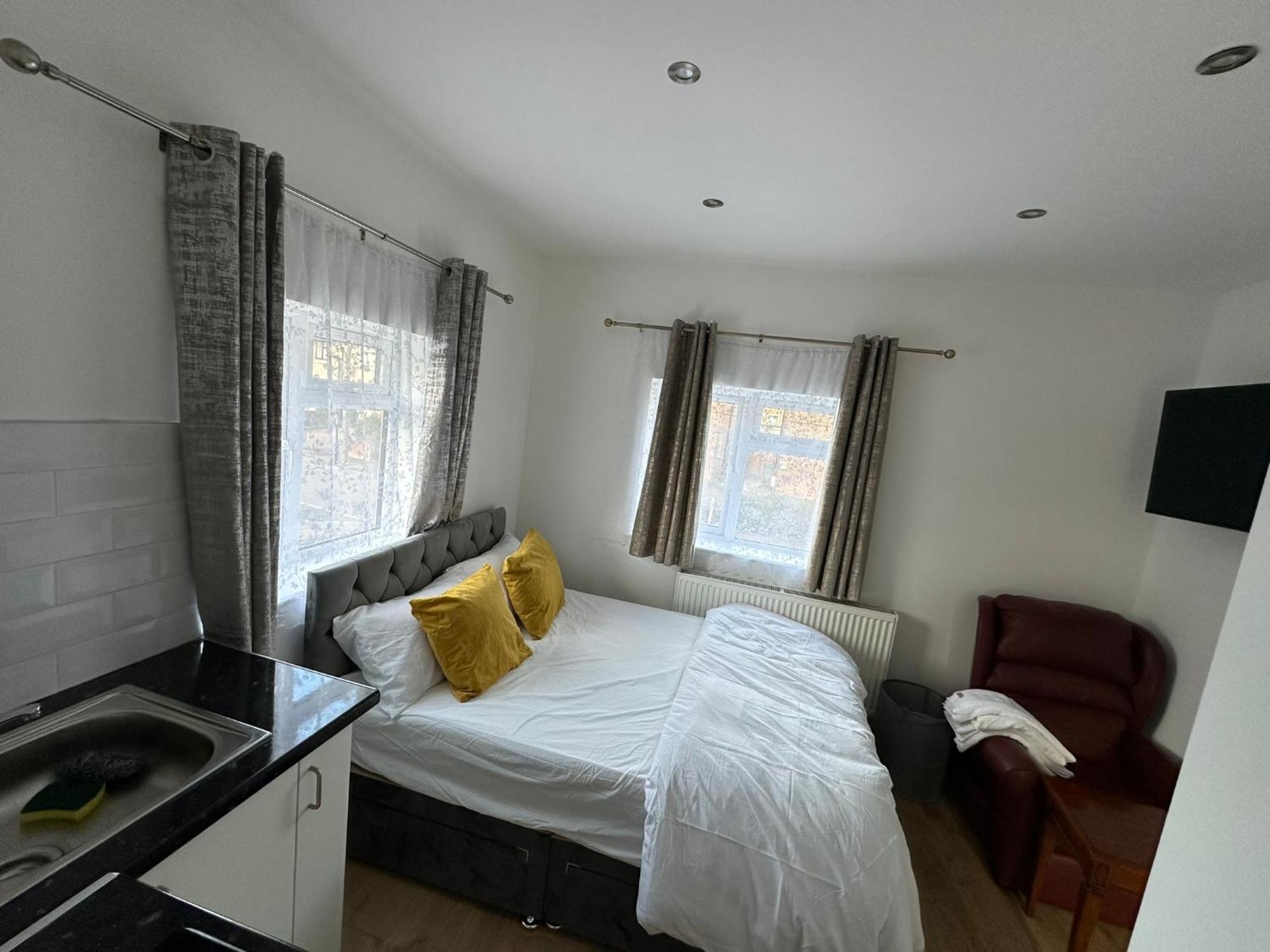 Luxury Ensuite 2Nd Studio Flat With Great Views In Keedonwood Road With Fully Own Bathroom Newly Added And Private Kitchenette Bromley Exteriér fotografie