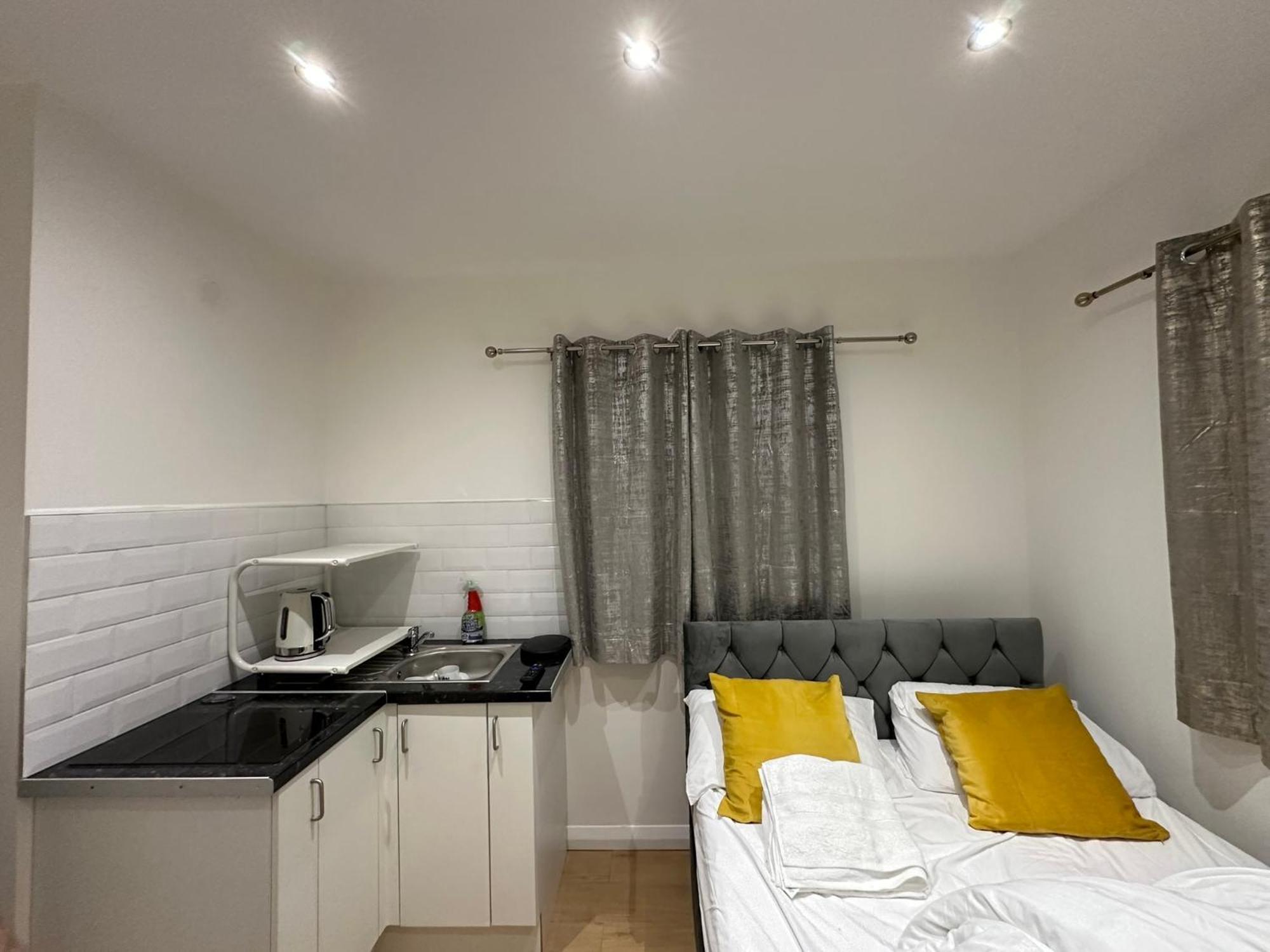 Luxury Ensuite 2Nd Studio Flat With Great Views In Keedonwood Road With Fully Own Bathroom Newly Added And Private Kitchenette Bromley Exteriér fotografie