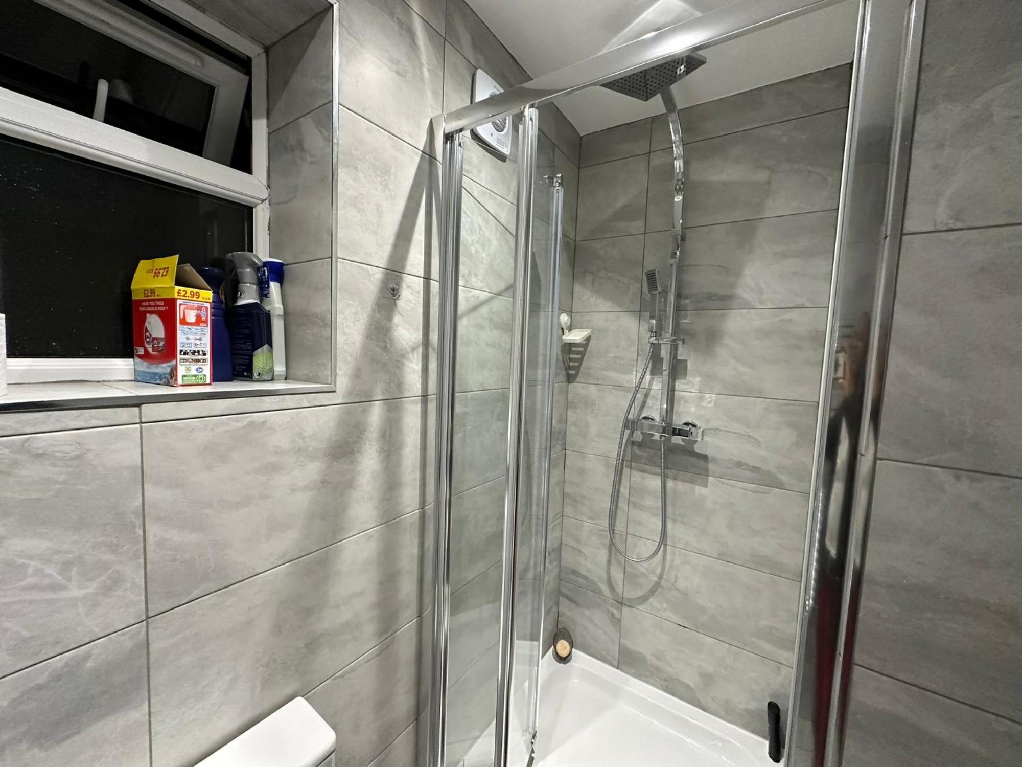 Luxury Ensuite 2Nd Studio Flat With Great Views In Keedonwood Road With Fully Own Bathroom Newly Added And Private Kitchenette Bromley Exteriér fotografie