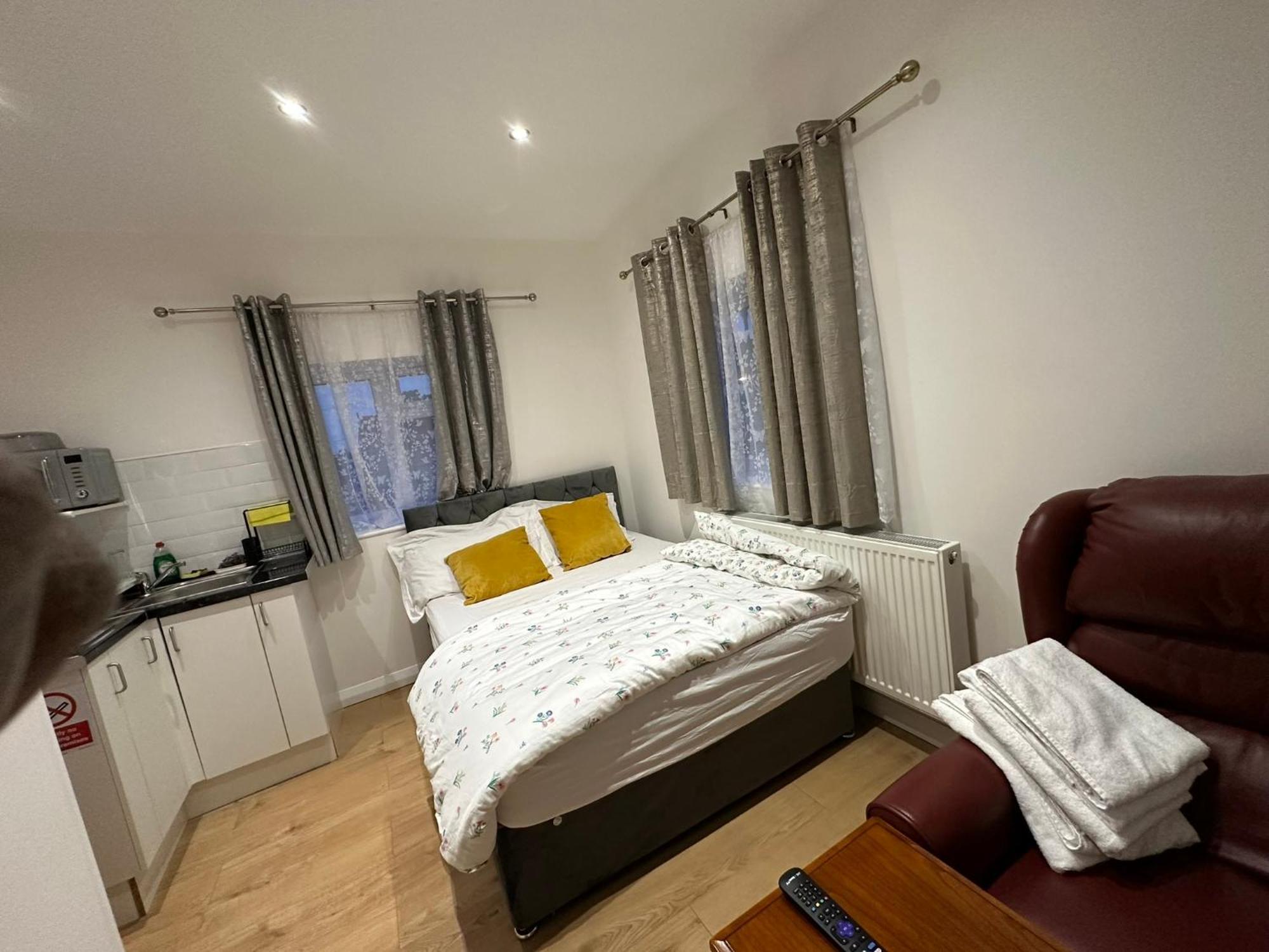 Luxury Ensuite 2Nd Studio Flat With Great Views In Keedonwood Road With Fully Own Bathroom Newly Added And Private Kitchenette Bromley Exteriér fotografie