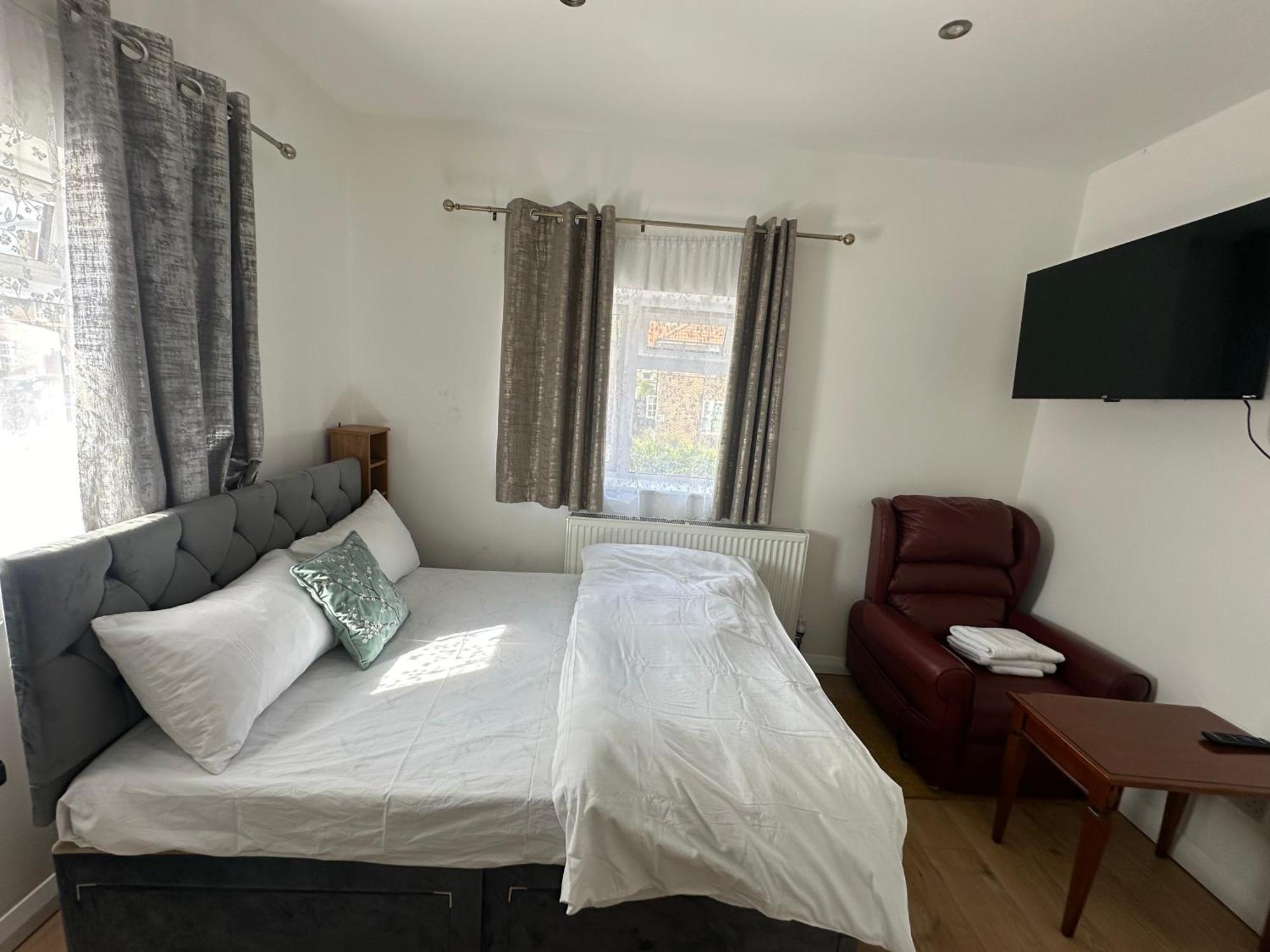Luxury Ensuite 2Nd Studio Flat With Great Views In Keedonwood Road With Fully Own Bathroom Newly Added And Private Kitchenette Bromley Exteriér fotografie