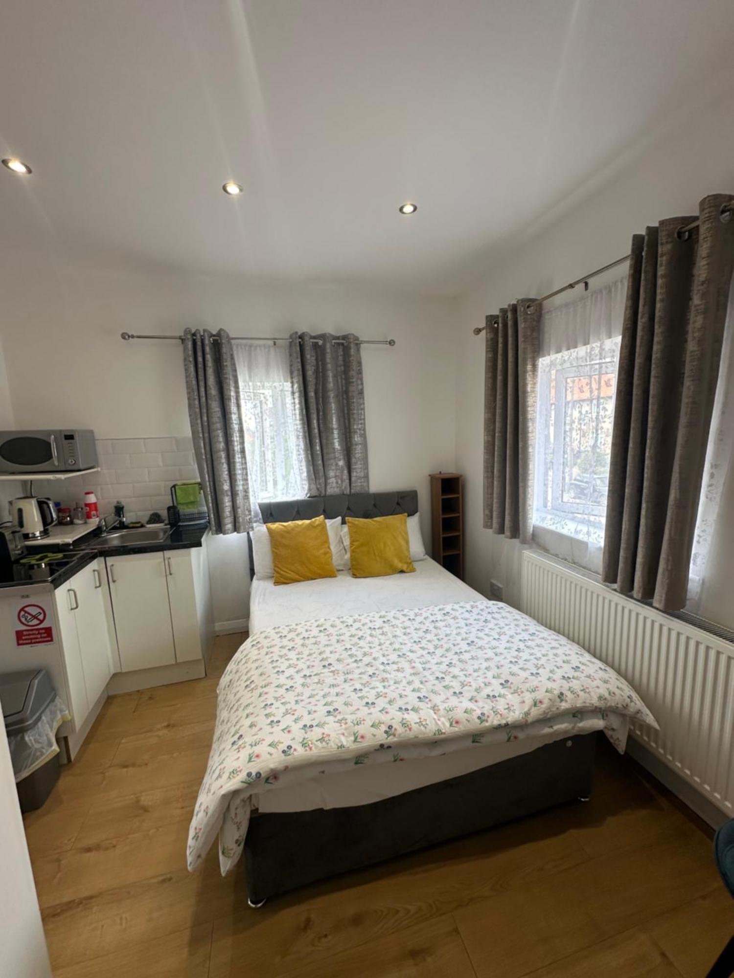 Luxury Ensuite 2Nd Studio Flat With Great Views In Keedonwood Road With Fully Own Bathroom Newly Added And Private Kitchenette Bromley Exteriér fotografie