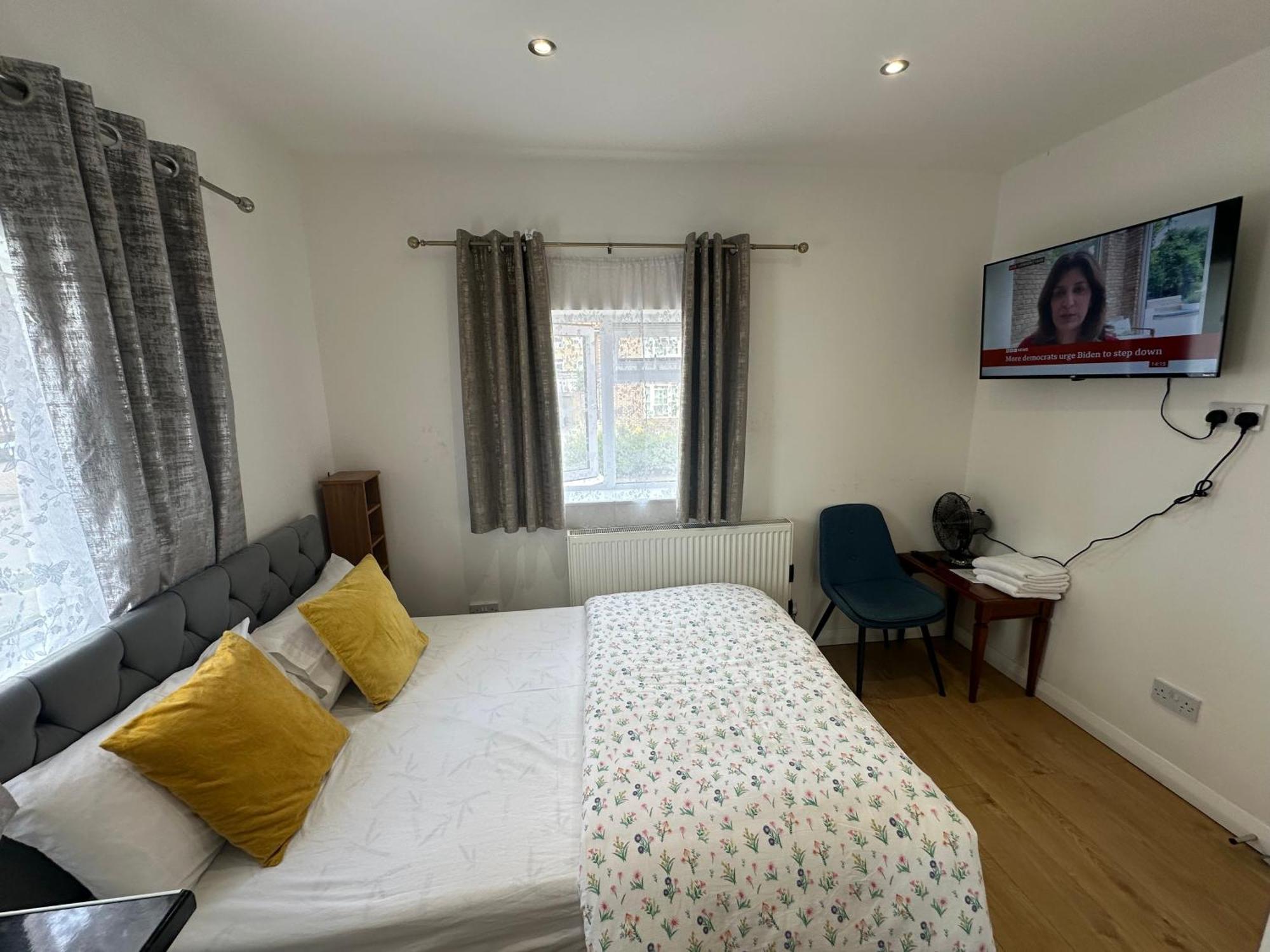Luxury Ensuite 2Nd Studio Flat With Great Views In Keedonwood Road With Fully Own Bathroom Newly Added And Private Kitchenette Bromley Exteriér fotografie