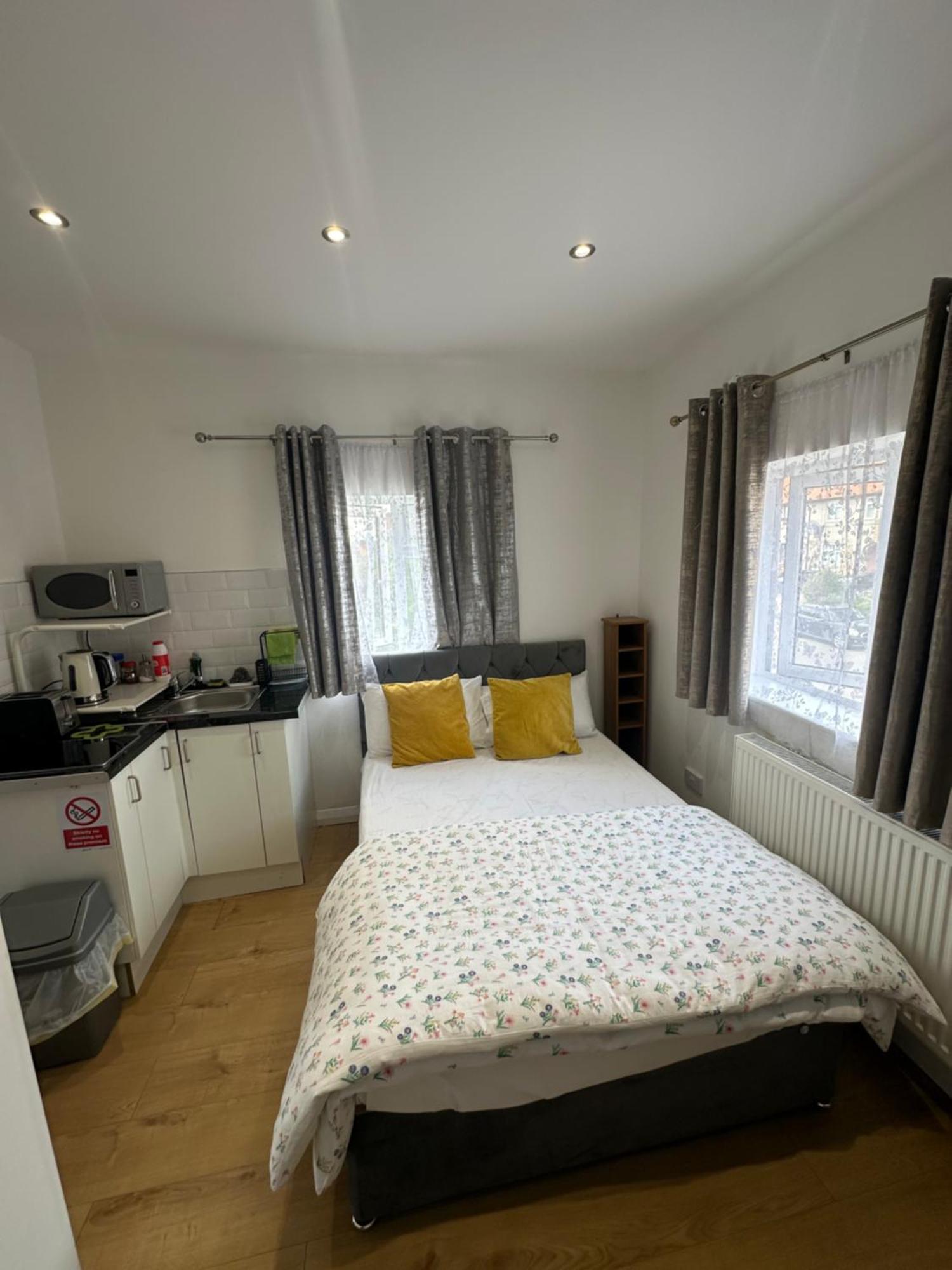 Luxury Ensuite 2Nd Studio Flat With Great Views In Keedonwood Road With Fully Own Bathroom Newly Added And Private Kitchenette Bromley Exteriér fotografie