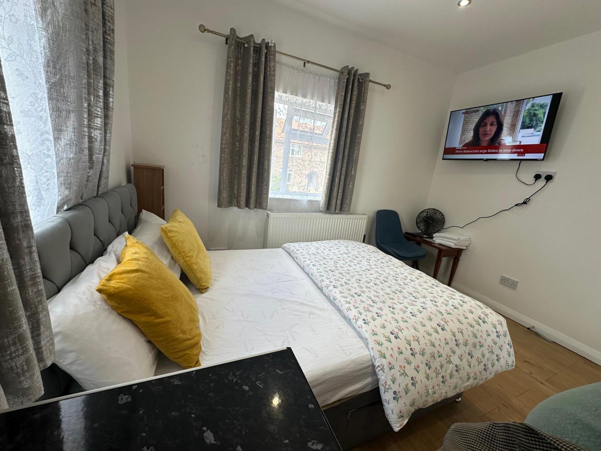 Luxury Ensuite 2Nd Studio Flat With Great Views In Keedonwood Road With Fully Own Bathroom Newly Added And Private Kitchenette Bromley Exteriér fotografie