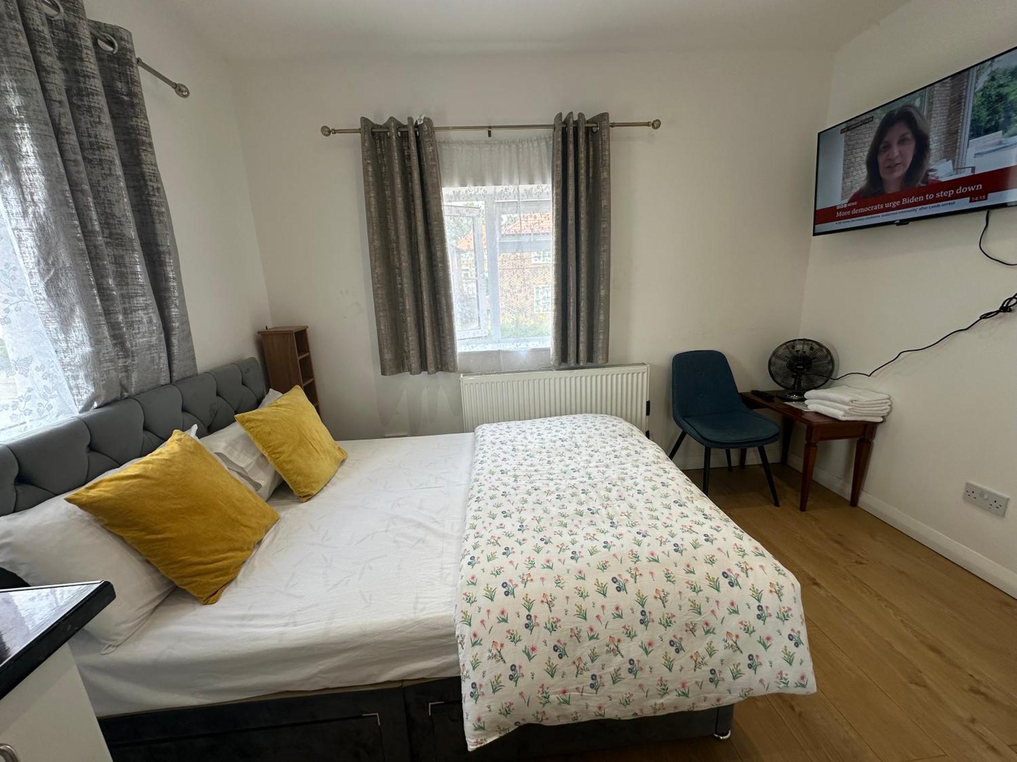 Luxury Ensuite 2Nd Studio Flat With Great Views In Keedonwood Road With Fully Own Bathroom Newly Added And Private Kitchenette Bromley Exteriér fotografie