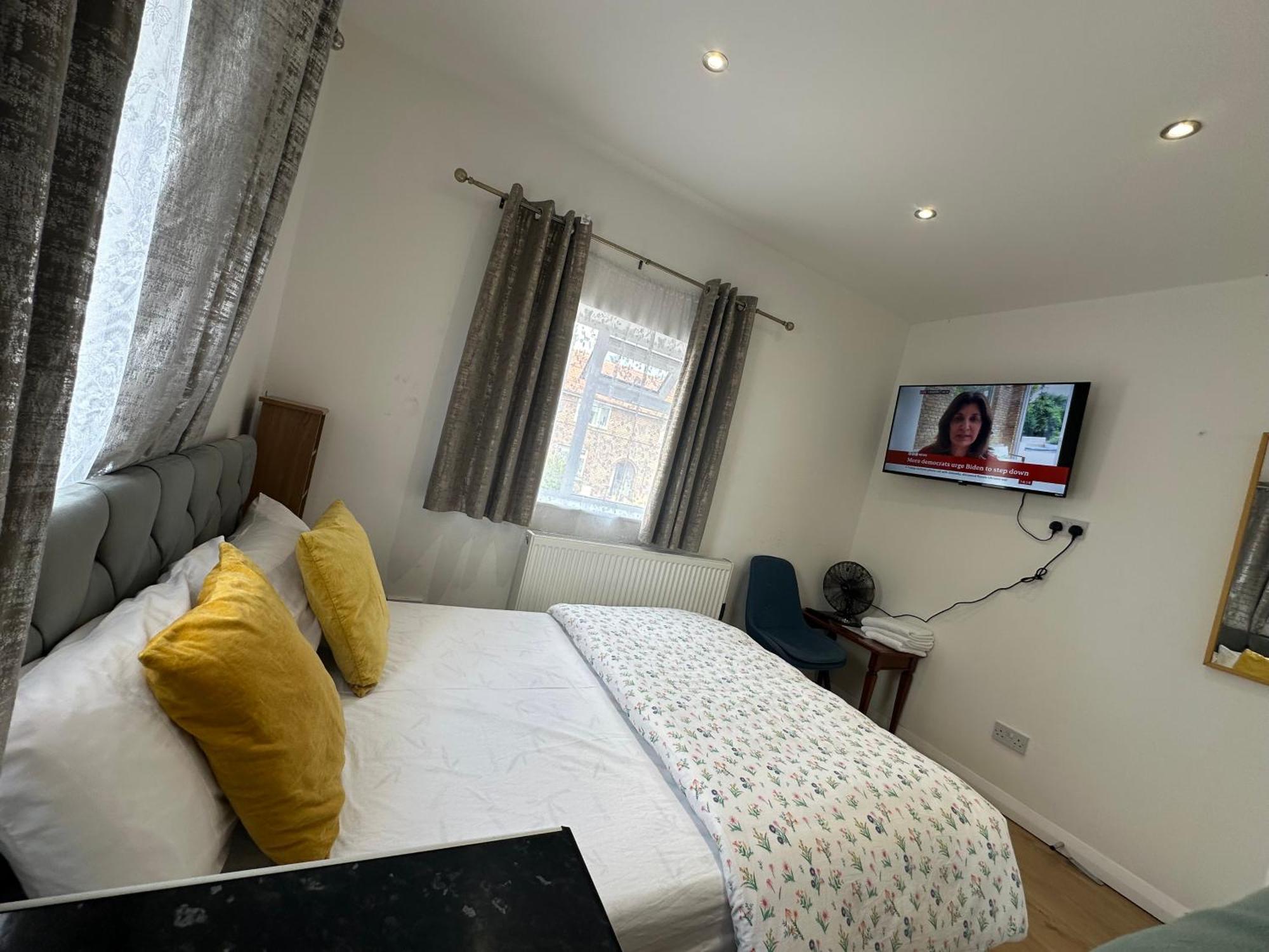 Luxury Ensuite 2Nd Studio Flat With Great Views In Keedonwood Road With Fully Own Bathroom Newly Added And Private Kitchenette Bromley Exteriér fotografie