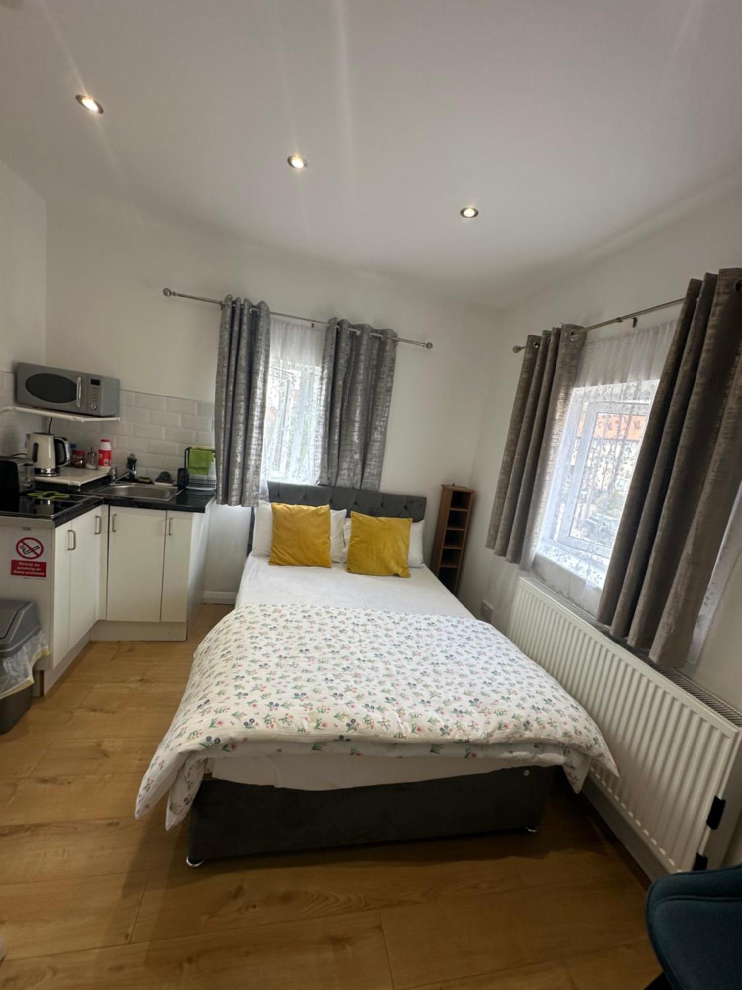 Luxury Ensuite 2Nd Studio Flat With Great Views In Keedonwood Road With Fully Own Bathroom Newly Added And Private Kitchenette Bromley Exteriér fotografie